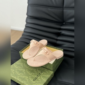 Новейшие джелевые тапочки Gucci 2025 Высокая версия из материала 