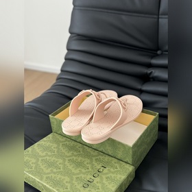 Новейшие джелевые тапочки Gucci 2025 Высокая версия из материала 