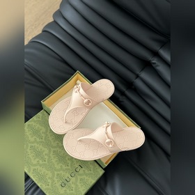 Новейшие джелевые тапочки Gucci 2025 Высокая версия из материала 