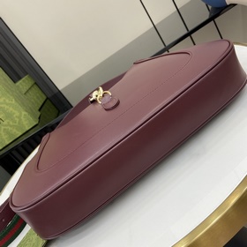 Новинка Средняя сумка через плечо из серии Gucci Jackie. В весенн