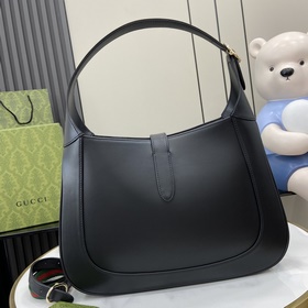 Новинка Средняя сумка через плечо из серии Gucci Jackie. В коллек