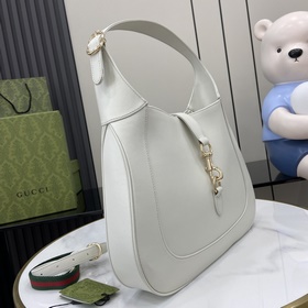 Новинка Средняя сумка через плечо из серии Gucci Jackie. В коллек