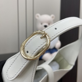 Новинка Средняя сумка через плечо из серии Gucci Jackie. В коллек