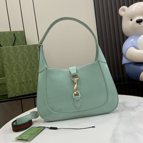 Новинка Маленькая сумка через плечо из серии Gucci Jackie. Эта но