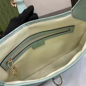 Новинка Маленькая сумка через плечо из серии Gucci Jackie. Эта но