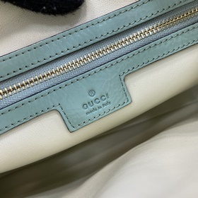 Новинка Маленькая сумка через плечо из серии Gucci Jackie. Эта но