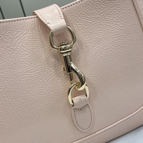 Новинка Маленькая сумка через плечо из серии Gucci Jackie. Эта но