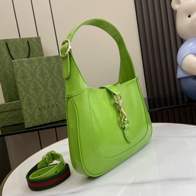 Новинка Маленькая сумка через плечо из серии Gucci Jackie. Эта но