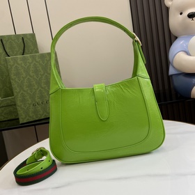 Новинка Маленькая сумка через плечо из серии Gucci Jackie. Эта но