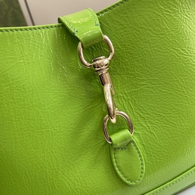 Новинка Маленькая сумка через плечо из серии Gucci Jackie. Эта но