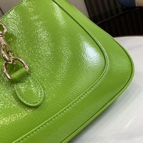 Новинка Маленькая сумка через плечо из серии Gucci Jackie. Эта но