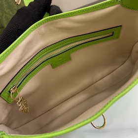 Новинка Маленькая сумка через плечо из серии Gucci Jackie. Эта но