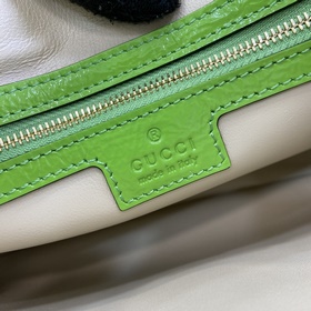 Новинка Маленькая сумка через плечо из серии Gucci Jackie. Эта но