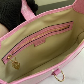 Новинка Маленькая сумка через плечо из серии Gucci Jackie. Эта но