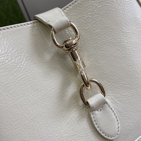 Новинка Маленькая сумка через плечо из серии Gucci Jackie. Эта но