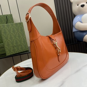 Новинка Маленькая сумка через плечо из серии Gucci Jackie. Эта но