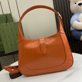 Новинка Маленькая сумка через плечо из серии Gucci Jackie. Эта но