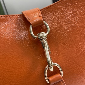 Новинка Маленькая сумка через плечо из серии Gucci Jackie. Эта но