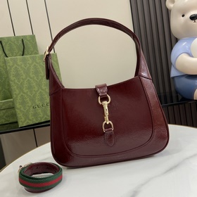 Новинка Маленькая сумка через плечо из серии Gucci Jackie. Эта но