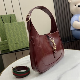 Новинка Маленькая сумка через плечо из серии Gucci Jackie. Эта но