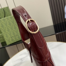 Новинка Маленькая сумка через плечо из серии Gucci Jackie. Эта но