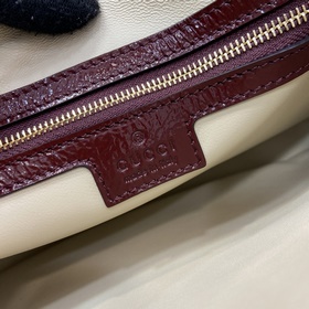Новинка Маленькая сумка через плечо из серии Gucci Jackie. Эта но