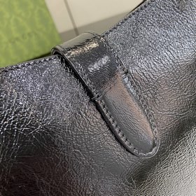 Новинка Маленькая сумка через плечо из серии Gucci Jackie. Эта но