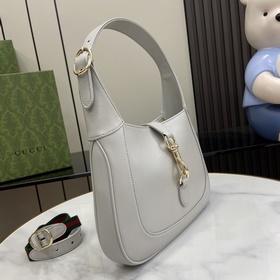 Новинка Небольшая сумка через плечо из серии Gucci Jackie. Эта но