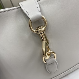 Новинка Небольшая сумка через плечо из серии Gucci Jackie. Эта но