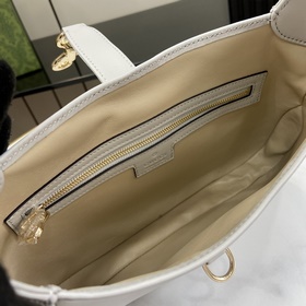 Новинка Небольшая сумка через плечо из серии Gucci Jackie. Эта но