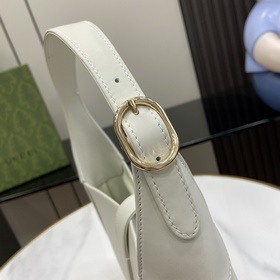 Новинка Небольшая сумка через плечо из серии Gucci Jackie. Эта но
