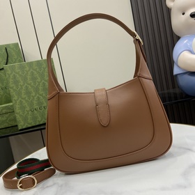 Новинка Небольшая сумка через плечо из серии Gucci Jackie. Эта но