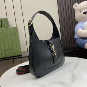 Новинка Небольшая сумка через плечо из серии Gucci Jackie. Эта но