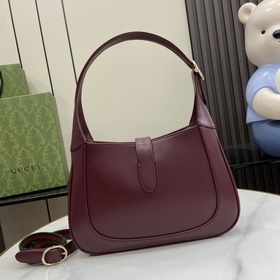 Новинка Небольшая сумка через плечо из серии Gucci Jackie. Эта но