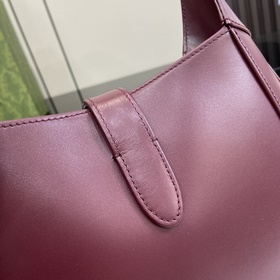 Новинка Небольшая сумка через плечо из серии Gucci Jackie. Эта но