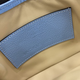 Новинка Мини-сумка через плечо Gucci Jackie Notte. Эта новая сумк