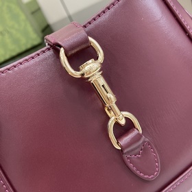 Новинка Мини-сумка через плечо Gucci Jackie Notte. Эта новая сумк