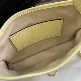 Новинка Мини-сумка через плечо Gucci Jackie Notte. Эта новая сумк