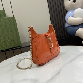 Новинка Мини-сумка через плечо Gucci Jackie Notte. Эта новая сумк