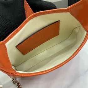 Новинка Мини-сумка через плечо Gucci Jackie Notte. Эта новая сумк