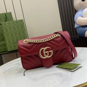 Новинка Мини-сумка стеганым узором из серии GG Marmont. Эта мини-
