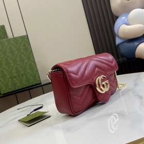Новинка Сумка GG Marmont в мини-формате. Эта миниатюрная сумка из