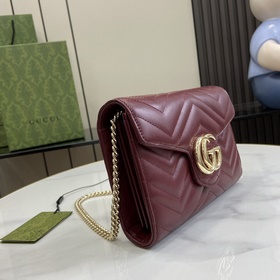 Мини-сумка GG Marmont стеганым узором. Классические аксессуары Gu