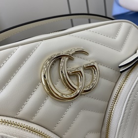 Новинка Маленькая сумка через плечо из серии GG Marmont. Серия GG
