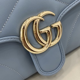 Эксклюзивно онлайн Маленькая сумка через плечо из серии GG Marmon