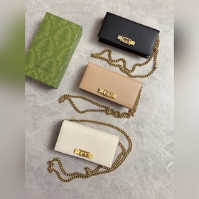 Новейшая модель Gucci — маленькая сумка с цепочкой и бантиком из 