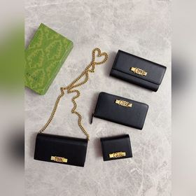Новейшая модель Gucci — небольшая сумка с цепочкой и бантиком из 