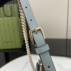 Новинка Маленькая сумка через плечо из серии GG Padlock. Эта мале