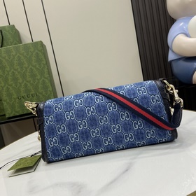 Новинка Маленькая сумка через плечо из серии Gucci Luce. Этот акс