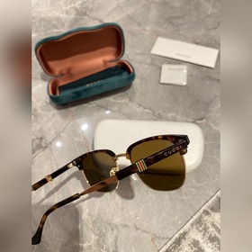 Новинка на официальном сайте Солнцезащитные очки Gucci для мужчи